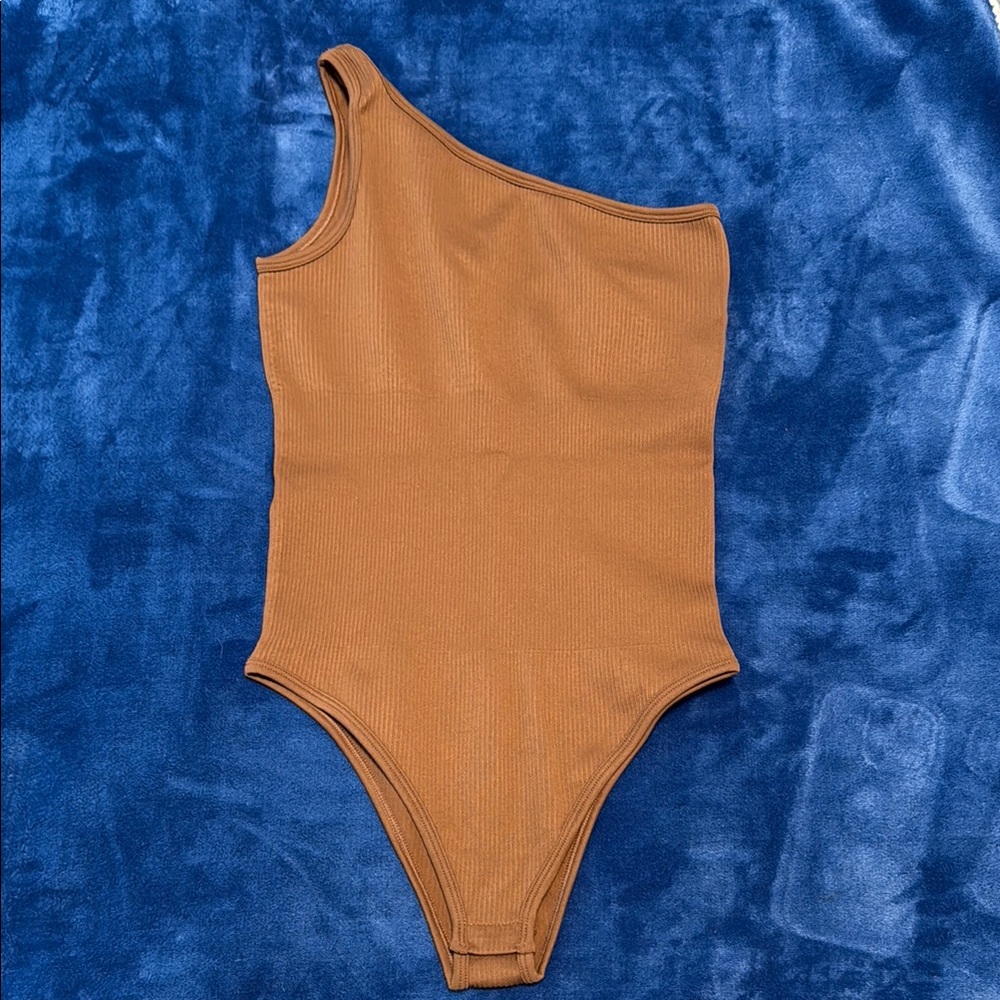 NWOT OQQ One Shoulder Ribbed Bodysuit